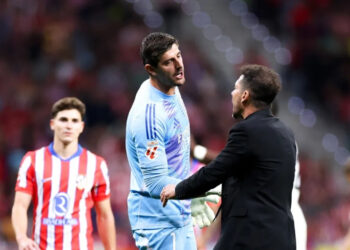 Courtois responde a Cholo tras su acusación de provocación: «Si quieres me quedo ahí»