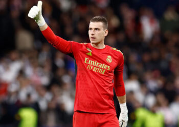 Lunin estudia sus ofertas para salir en busca de más protagonismo