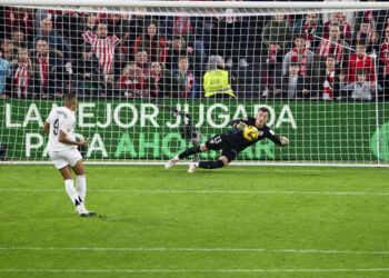 Mbappé y Valverde dan la cara tras la derrota en Bilbao