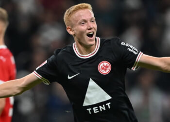 Hugo Larsson, opción de futuro para la medular blanca