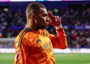 Mbappé se exhibe y hace más líder al líder